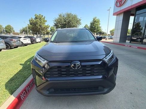 Used 2025 Toyota RAV4 XLE AWD/4WD image 2