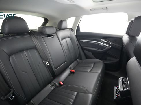 Used 2024 Audi Q8 e-tron Premium Plus w/ Premium Plus Package AWD/4WD image 5