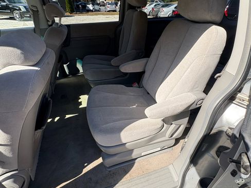 Used 2006 Kia Sedona LX image 9