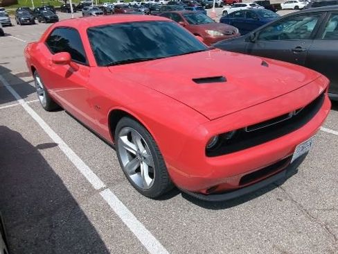 Used 2016 Dodge Challenger R/T RWD image 9