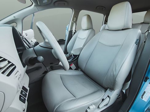 Used 2011 Nissan Leaf SL FWD image 6