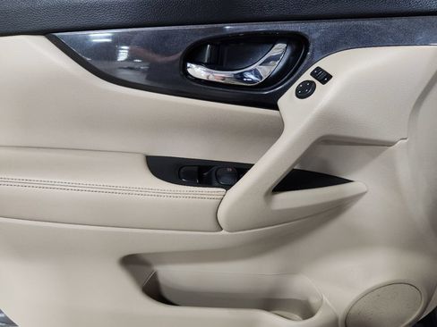 Used 2017 Nissan Rogue SV FWD image 42