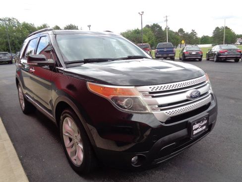 Used 2014 Ford Explorer XLT w/ Equipment Group 202A AWD/4WD image 4