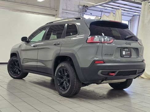 Used 2019 Jeep Cherokee Trailhawk w/ Cold Weather Group image 12