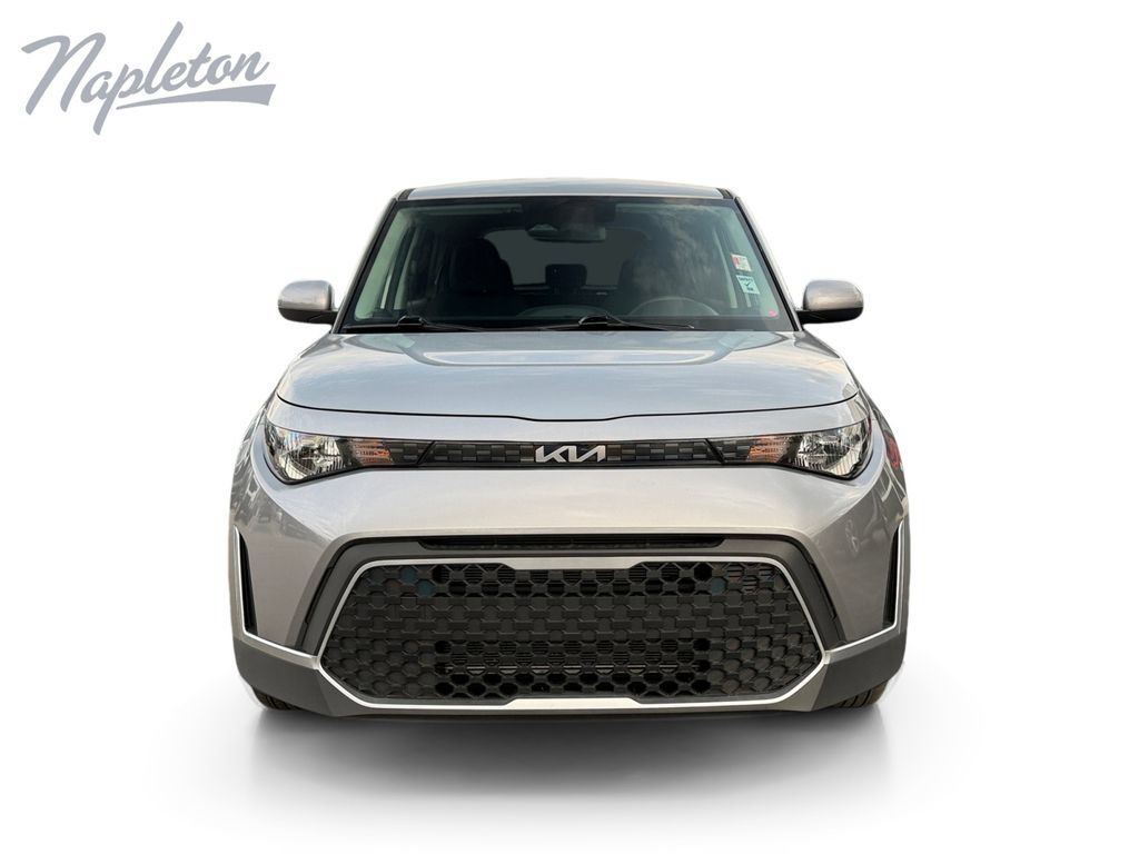 Used 2025 Kia Soul LX w/ LX Technology Package FWD image 9