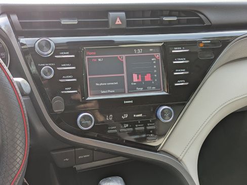 Used 2020 Toyota Camry SE image 4