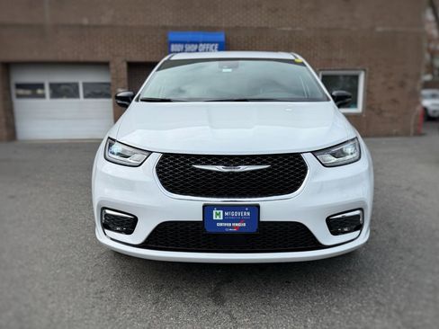 New 2026 Chrysler Pacifica Select image 2