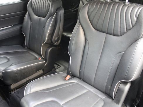 Used 2023 Hyundai Palisade Limited w/ Cargo Package image 19