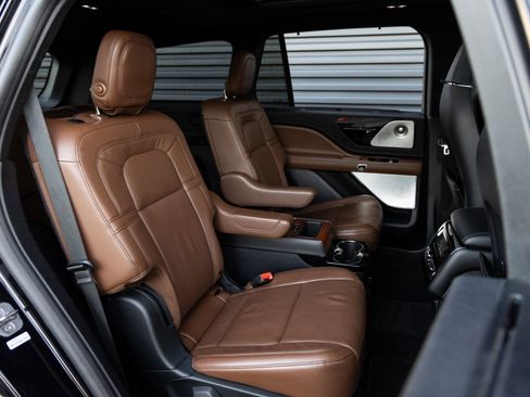 Used 2020 Lincoln Aviator Reserve w/ Equipment Group 202A image 30