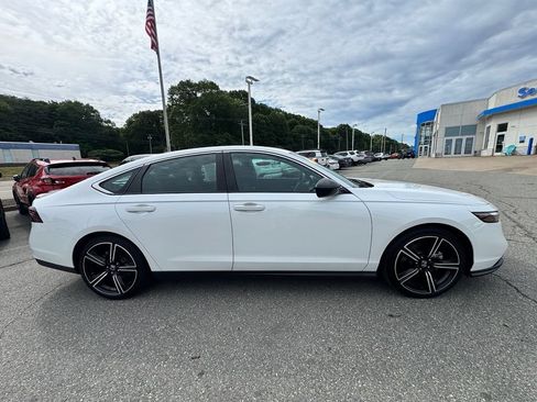 Used 2025 Honda Accord Sport image 6