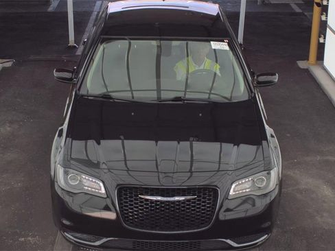 Used 2019 Chrysler 300 Touring w/ Sport Appearance Package image 2