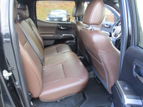 Used 2020 Toyota Tacoma Limited image 14