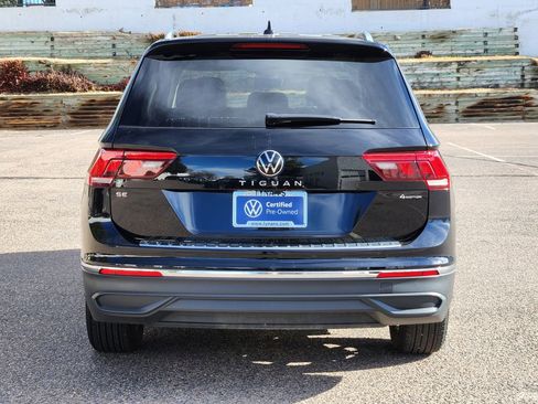 Certified 2024 Volkswagen Tiguan SE image 4