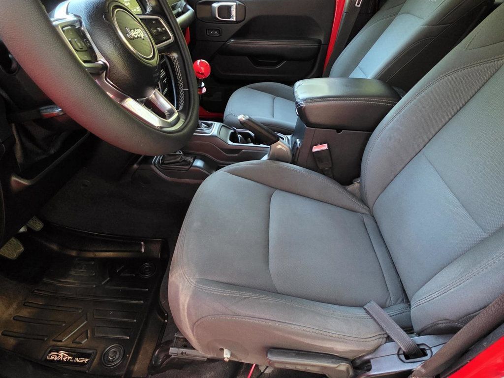 Used 2018 Jeep Wrangler Unlimited Sahara AWD/4WD image 6