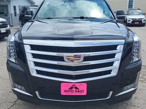 Used 2020 Cadillac Escalade Luxury AWD/4WD image 34