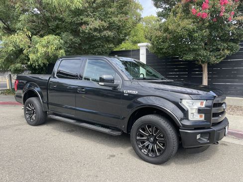 Used 2015 Ford F150 Lariat w/ Equipment Group 502A Luxury AWD/4WD image 2