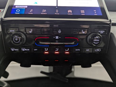 Used 2025 Jeep Grand Cherokee L Limited w/ Black Appearance Package image 23