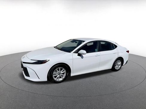 Used 2025 Toyota Camry LE image 8