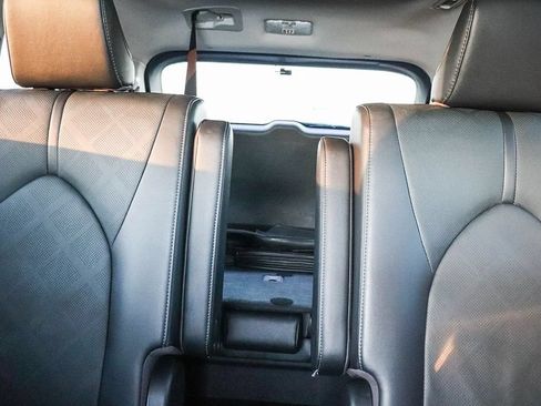 Used 2023 Toyota Highlander Platinum FWD image 26