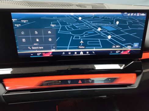 Certified 2025 BMW 550e xDrive w/ Executive Package image 19