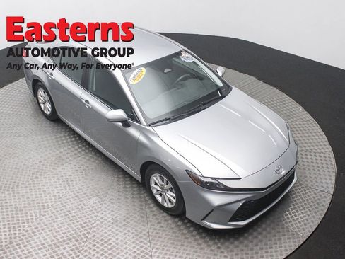 Used 2025 Toyota Camry LE image 3