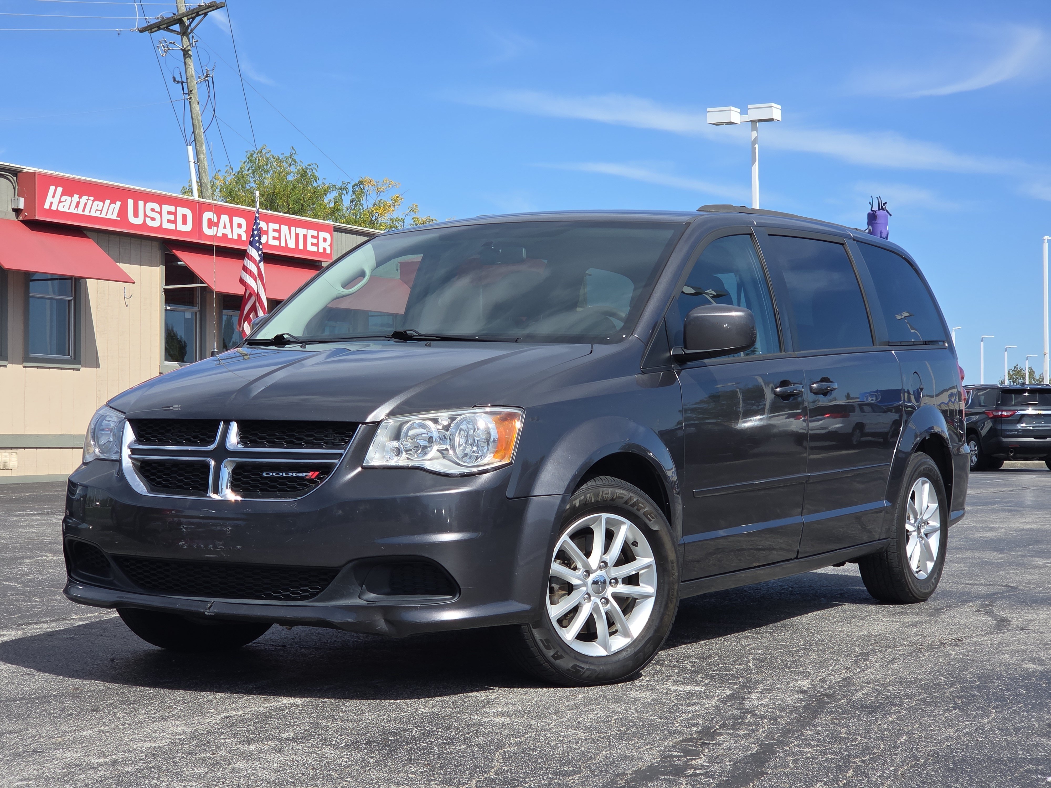Used 2016 Dodge Grand Caravan SXT FWD image 2
