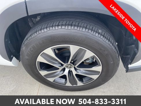 Certified 2024 Toyota Highlander XLE FWD image 14