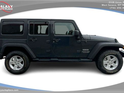 Used 2018 Jeep Wrangler Unlimited Sport S image 4
