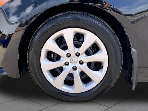 Used 2025 Toyota Corolla LE FWD image 11