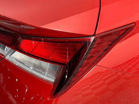 Used 2023 Hyundai Elantra SE FWD image 32