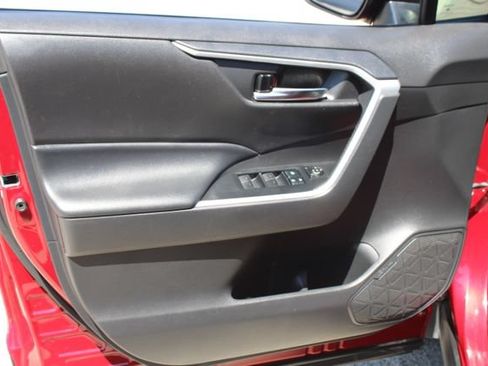 Used 2022 Toyota RAV4 XLE FWD image 13