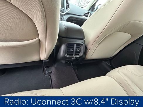 Used 2017 Jeep Cherokee Latitude w/ Safety/Convenience Group image 19