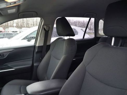 Used 2019 Toyota RAV4 LE image 7