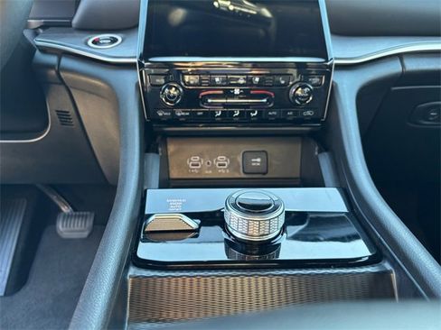 Used 2024 Jeep Grand Cherokee L Limited w/ Luxury Tech Group II image 11