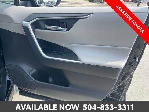 Used 2020 Toyota RAV4 XLE FWD image 17