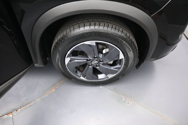 Used 2026 Nissan Rogue SV FWD image 33