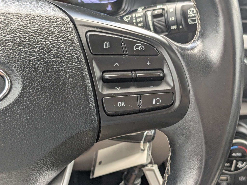 Used 2023 Hyundai Venue SEL FWD image 31