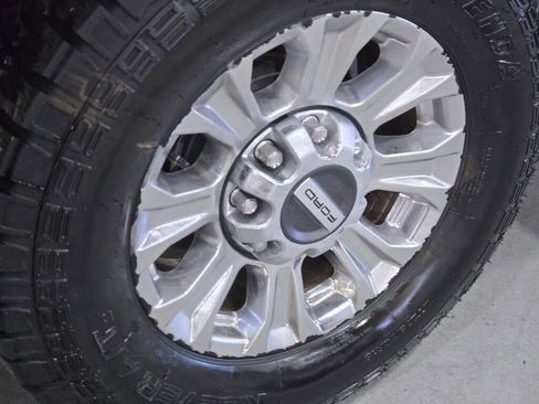 Used 2017 Ford F250 Lariat w/ Chrome Package image 19