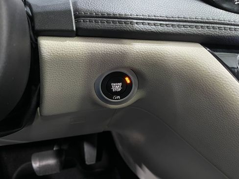 Used 2018 Chrysler Pacifica Limited image 22