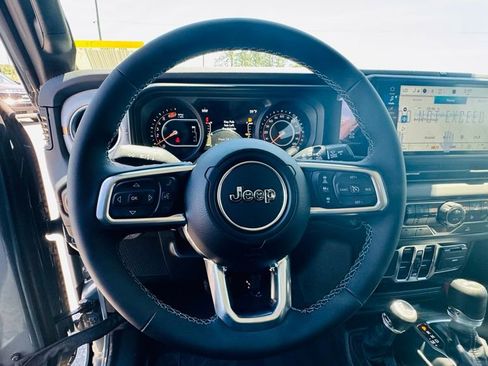 New 2026 Jeep Wrangler Unlimited Sahara w/ Technology Group AWD/4WD image 17