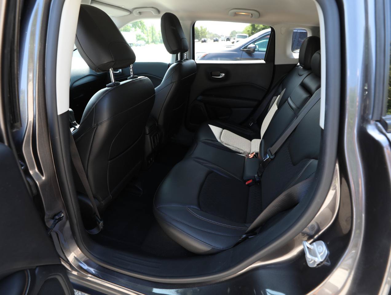 Used 2018 Jeep Compass Latitude w/ Popular Equipment Group FWD image 13