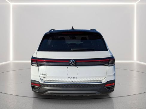 New 2026 Volkswagen Taos SE FWD image 5