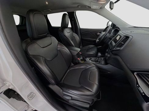 Used 2019 Jeep Cherokee Latitude Plus image 28