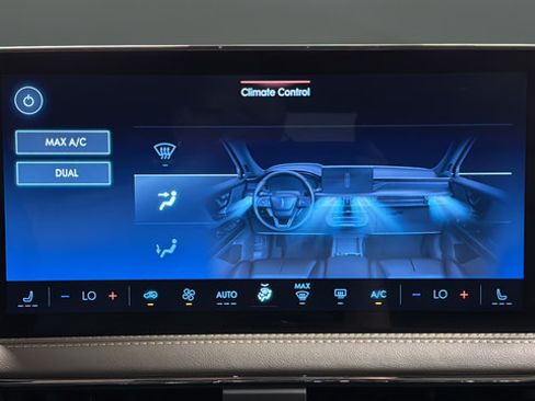 Used 2025 Lincoln Corsair AWD image 17
