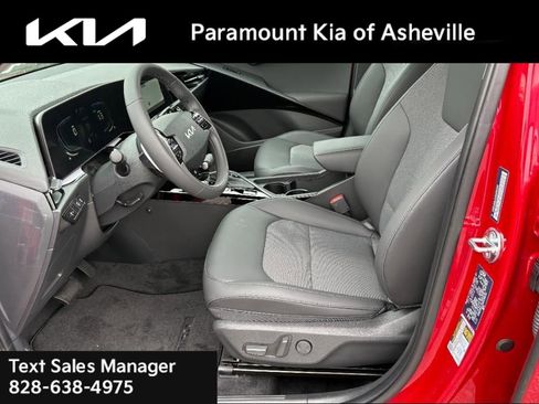 New 2025 Kia Niro EX image 17