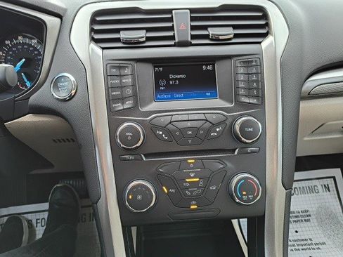 Used 2018 Ford Fusion SE image 22