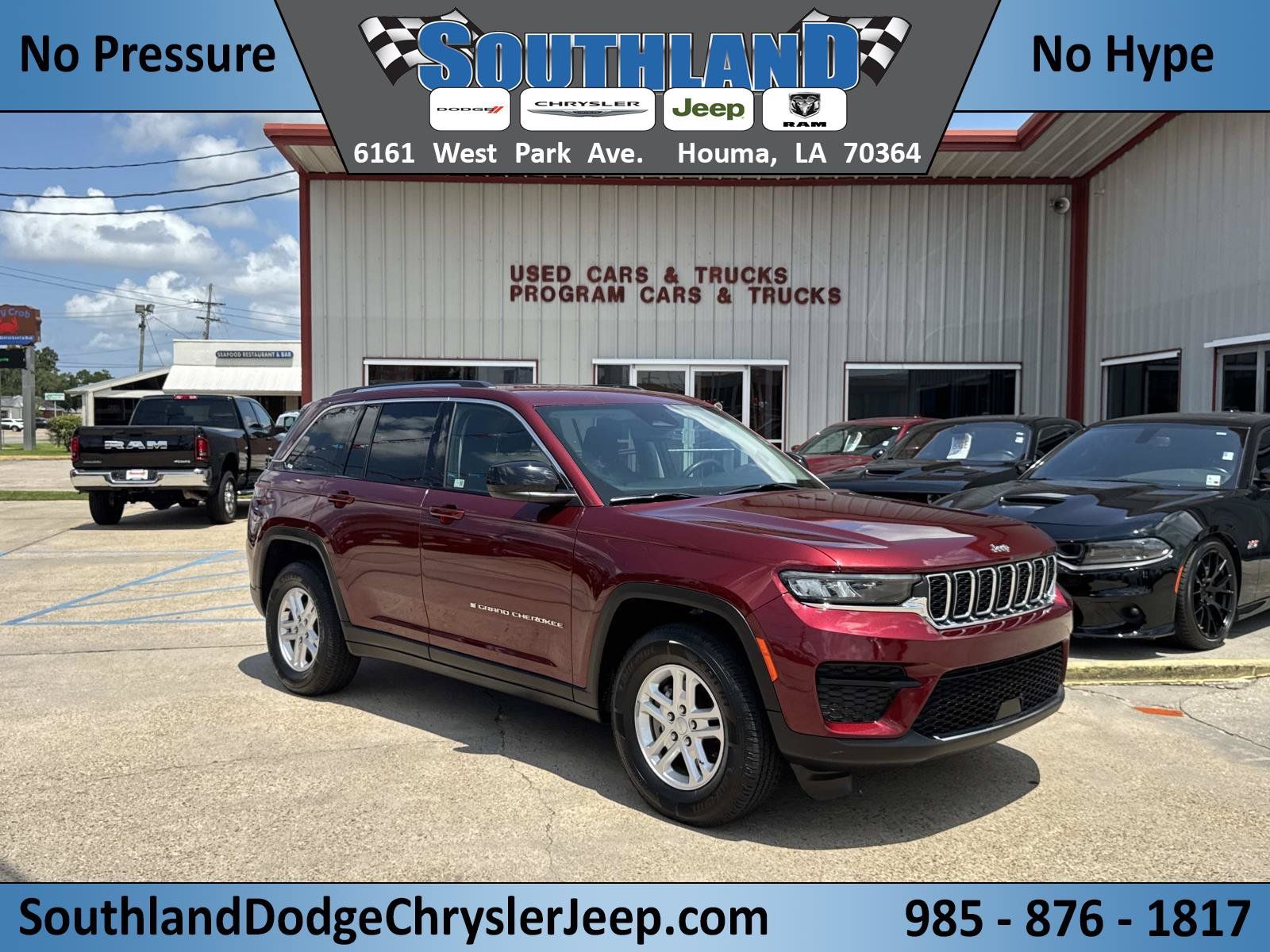 Used 2024 Jeep Grand Cherokee Laredo RWD image 1