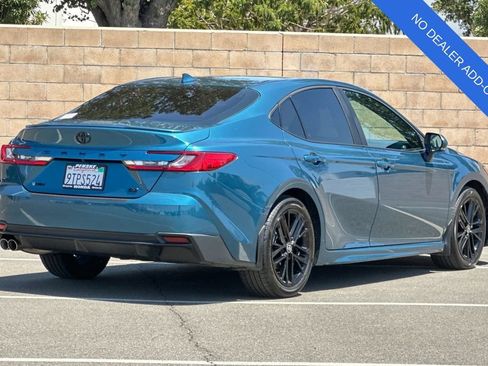 Used 2025 Toyota Camry SE w/ Convenience Package FWD image 4