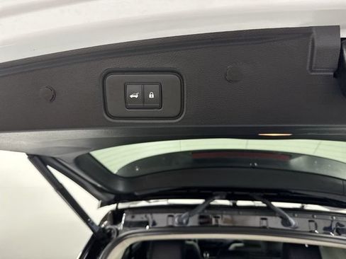 Used 2025 Nissan Pathfinder SL AWD/4WD image 35