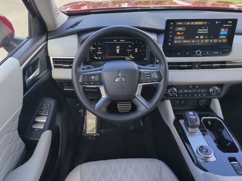 Used 2025 Mitsubishi Outlander SEL image 15